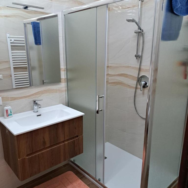 A due passi dalla sabbia fine - Appartamento con 2 Camere da Letto, Balcone e Vista mare - 6