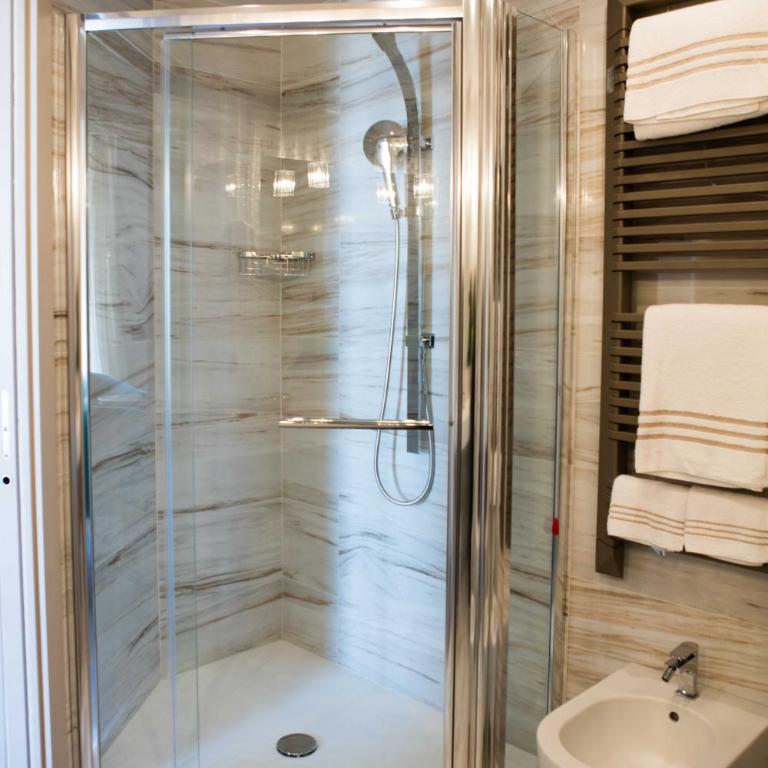 Hotel Vittorio - Suite Platinum con Terrazza e Vista Lago - 2