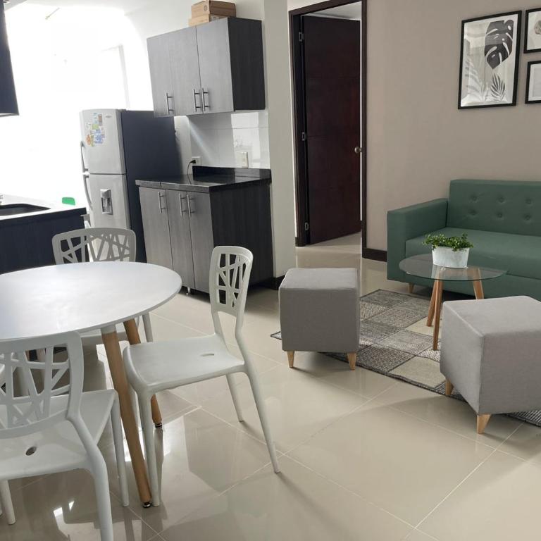 Apartamento familiar laureles 203 - Two-Bedroom Apartment - 14
