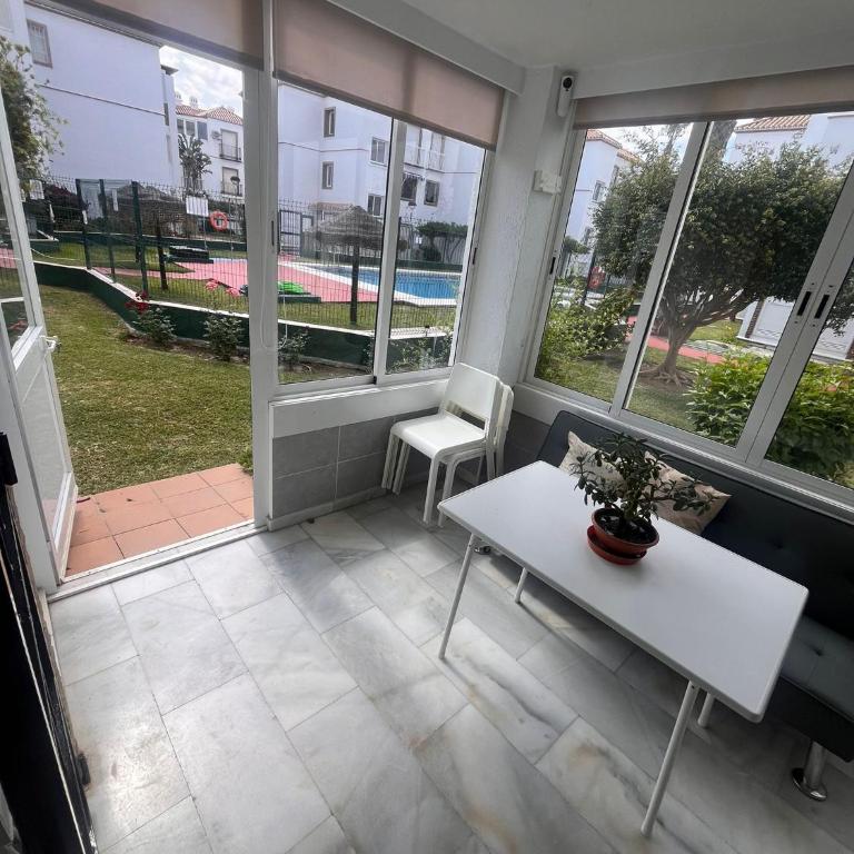 LAGUNA BEACH PISCINA- HOME RENt MALAGA - Two-Bedroom Apartment - 3