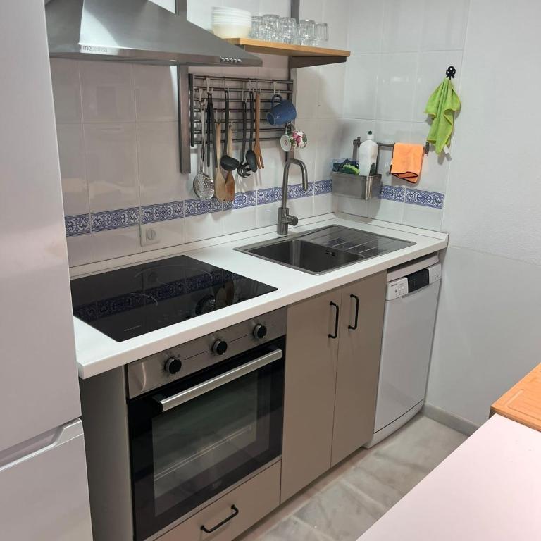 LAGUNA BEACH PISCINA- HOME RENt MALAGA - Two-Bedroom Apartment - 12