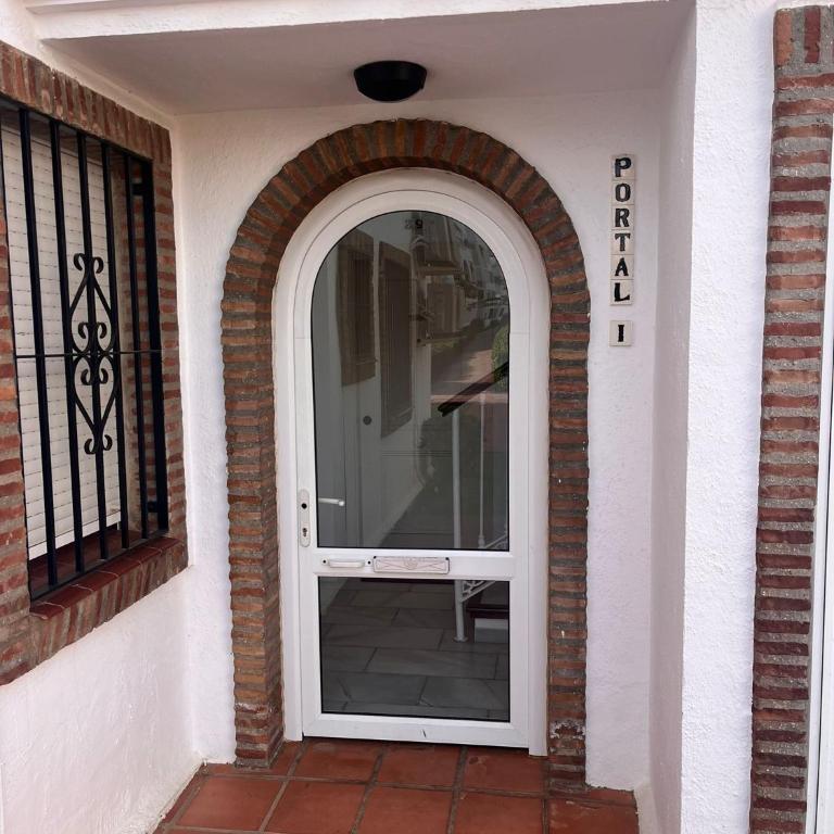 LAGUNA BEACH PISCINA- HOME RENt MALAGA - Two-Bedroom Apartment - 13