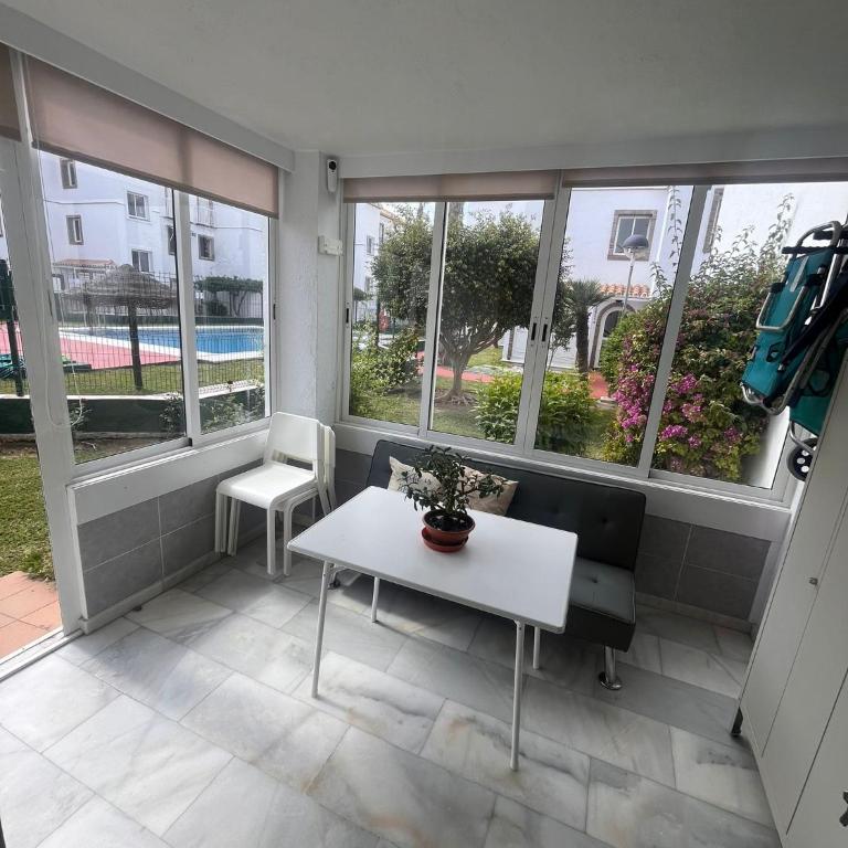 LAGUNA BEACH PISCINA- HOME RENt MALAGA - Two-Bedroom Apartment - 11