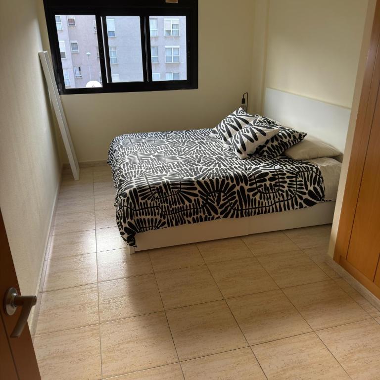 COZY MODERN 3 Bedroom Apartment - Three-Bedroom Apartment - High Floor - 7