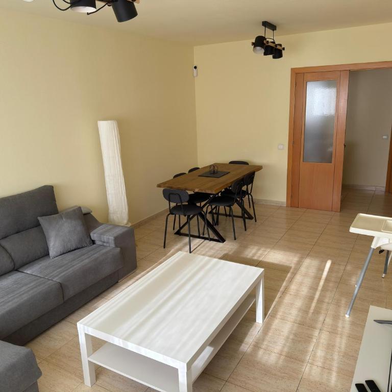 COZY MODERN 3 Bedroom Apartment - Three-Bedroom Apartment - High Floor - 8