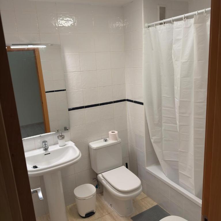 COZY MODERN 3 Bedroom Apartment - Three-Bedroom Apartment - High Floor - 11
