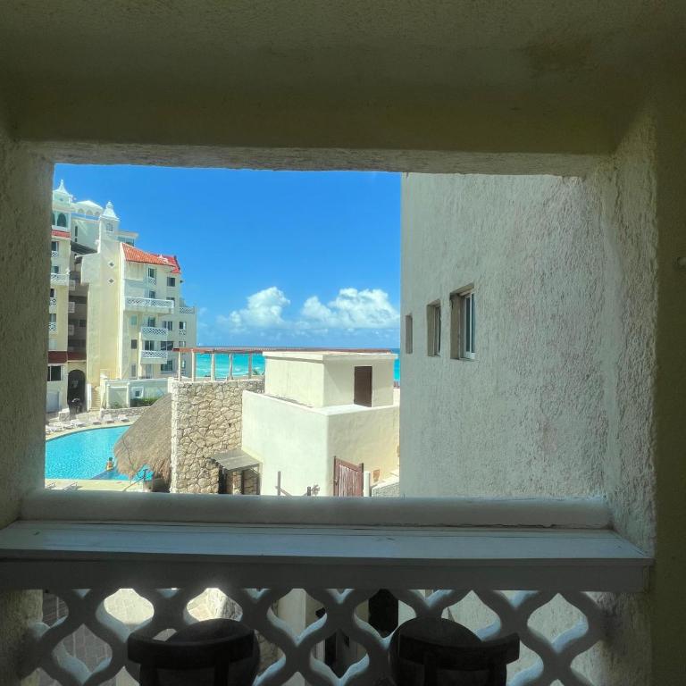 Cancun plaza frente al mar - Studio with Pool View - 8