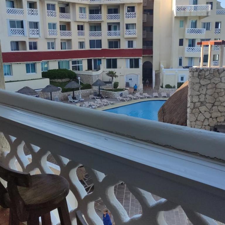 Cancun plaza frente al mar - Studio with Pool View - 7
