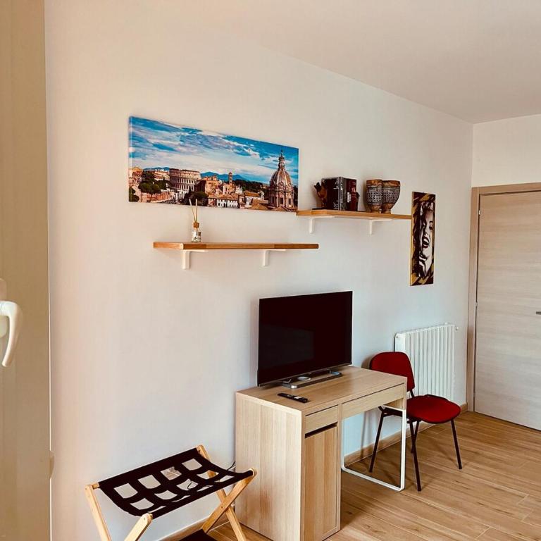 Tiburtina Family Apartment - Two-Bedroom Apartment with Balcony - 7