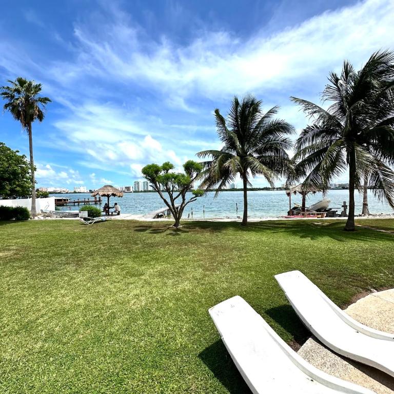Hermoso departamento en zona hotelera frente a la laguna - Two-Bedroom Apartment - 22