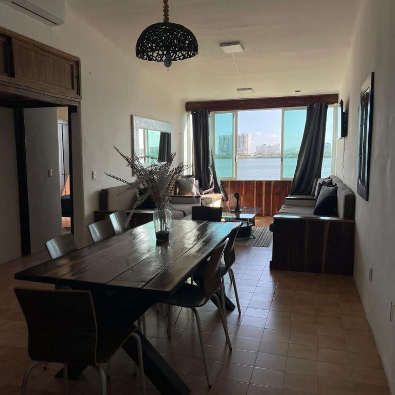 Hermoso departamento en zona hotelera frente a la laguna - Two-Bedroom Apartment - 31
