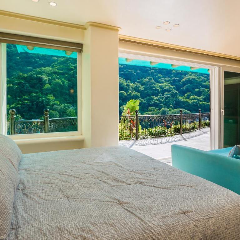 P V near Colomitos Beach Boutique Hotel - Deluxe Family Suite - 4