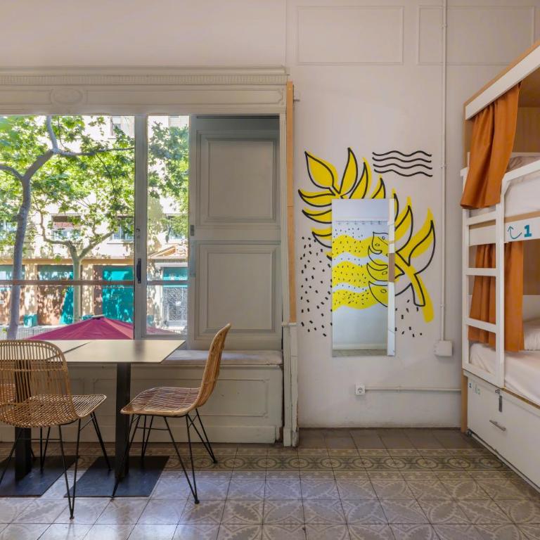 The Loft House Barcelona - Bed in 10-Bed Female Dormitory Room - 3