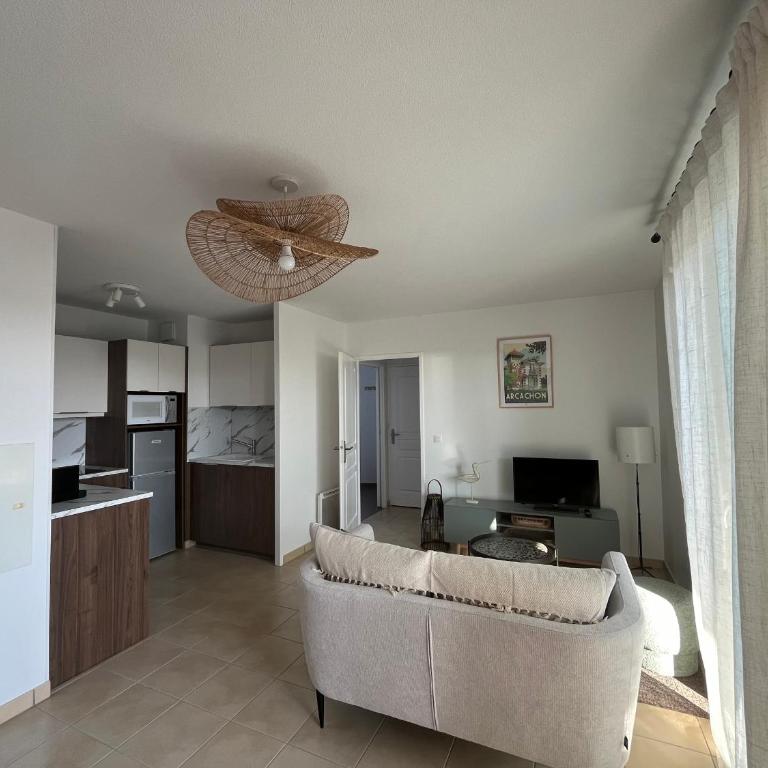 T2 lumineux en centre-ville avec balcon et parking sécurisé - FR-1-319-612 - Appartamento - 2