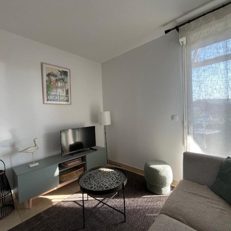 T2 lumineux en centre-ville avec balcon et parking sécurisé - FR-1-319-612 - Appartamento - 4