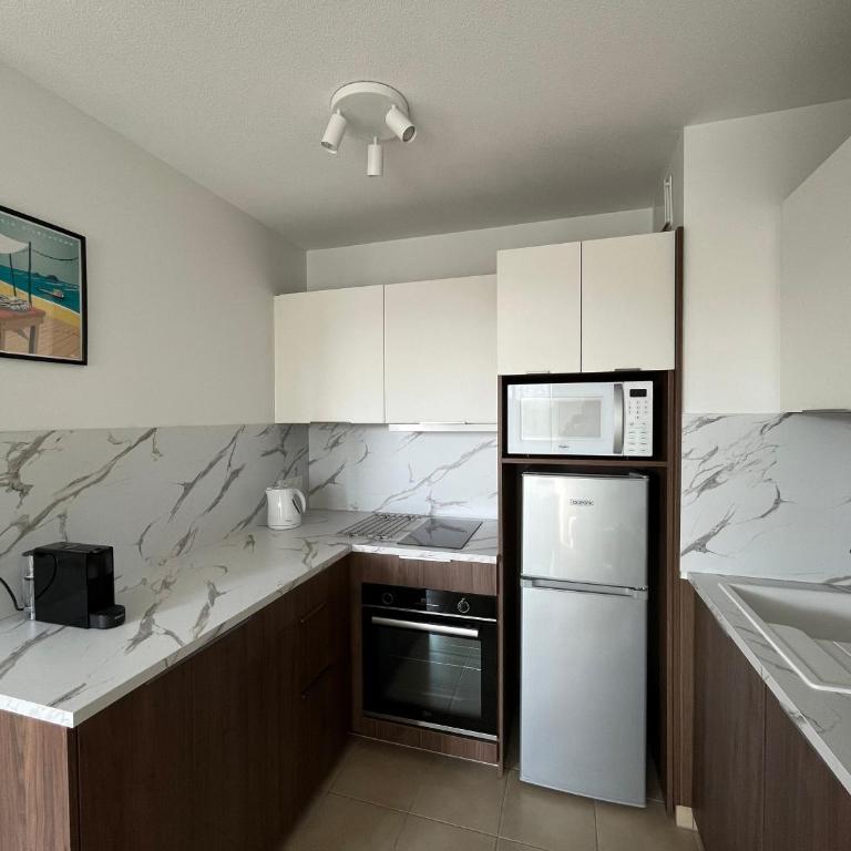 T2 lumineux en centre-ville avec balcon et parking sécurisé - FR-1-319-612 - Appartamento - 7