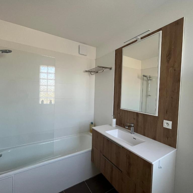 T2 lumineux en centre-ville avec balcon et parking sécurisé - FR-1-319-612 - Appartamento - 9