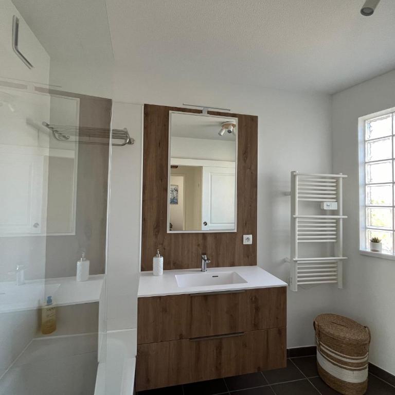 T2 lumineux en centre-ville avec balcon et parking sécurisé - FR-1-319-612 - Appartamento - 11