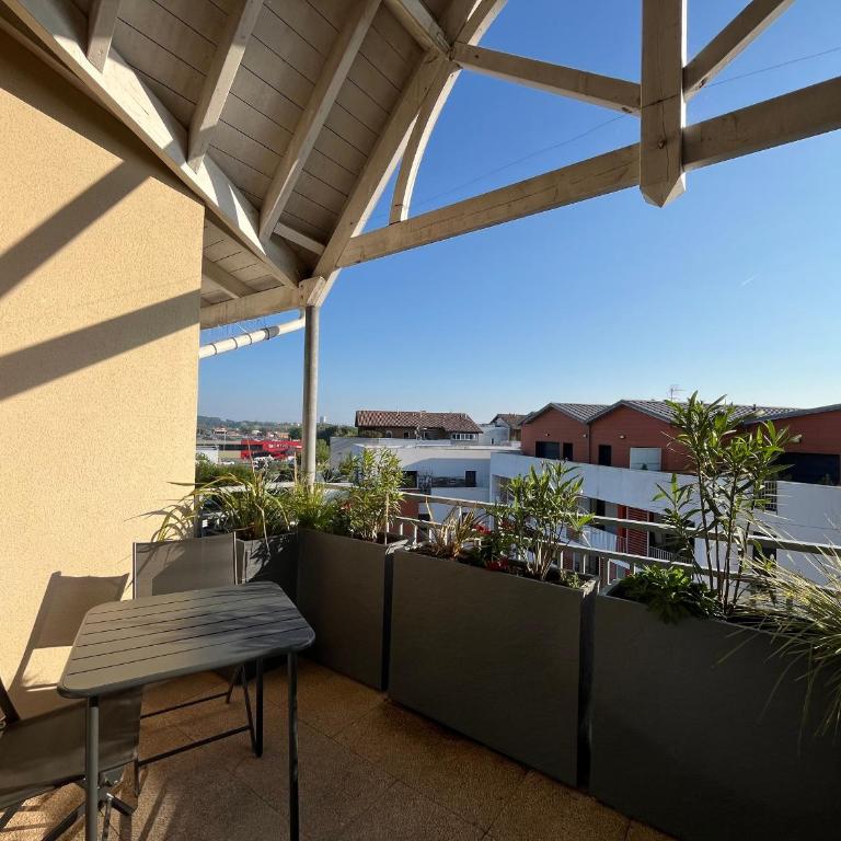T2 lumineux en centre-ville avec balcon et parking sécurisé - FR-1-319-612 - Appartamento - 14