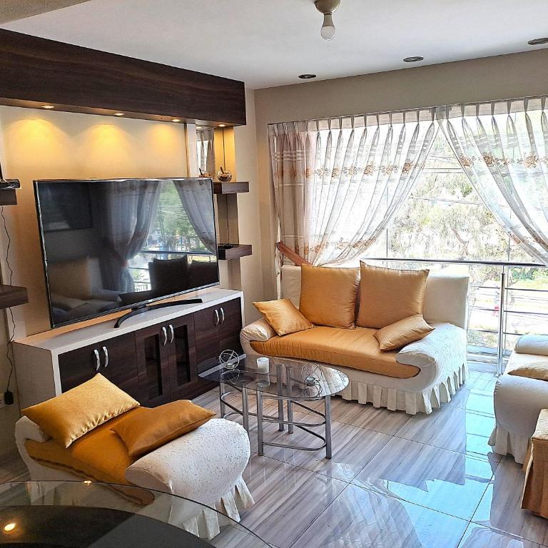 Departamento céntrico y familiar de tres habitaciones frente a parque-301 - Three-Bedroom Apartment - 1