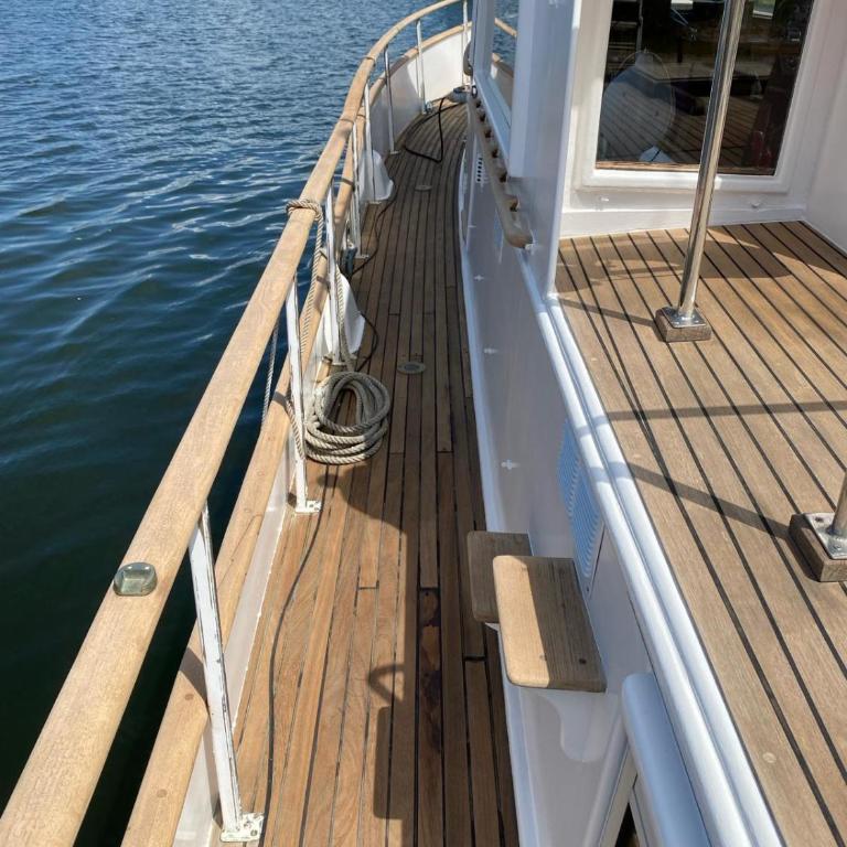 Nuit insolite a bord d un bateau - Mobile Home - 3