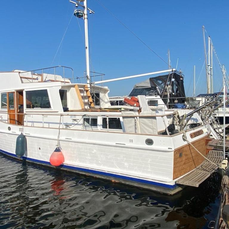 Nuit insolite a bord d un bateau - Mobile Home - 4