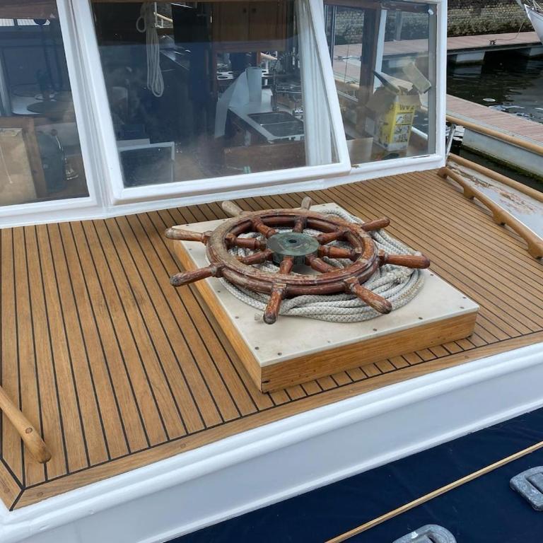 Nuit insolite a bord d un bateau - Mobile Home - 5