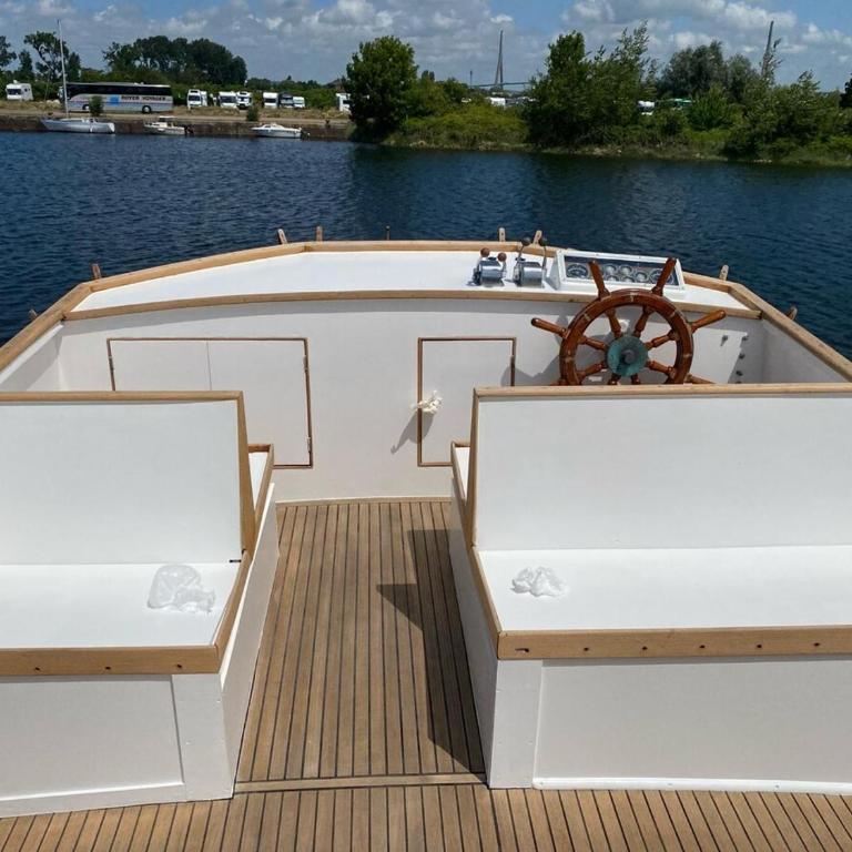 Nuit insolite a bord d un bateau - Mobile Home - 8