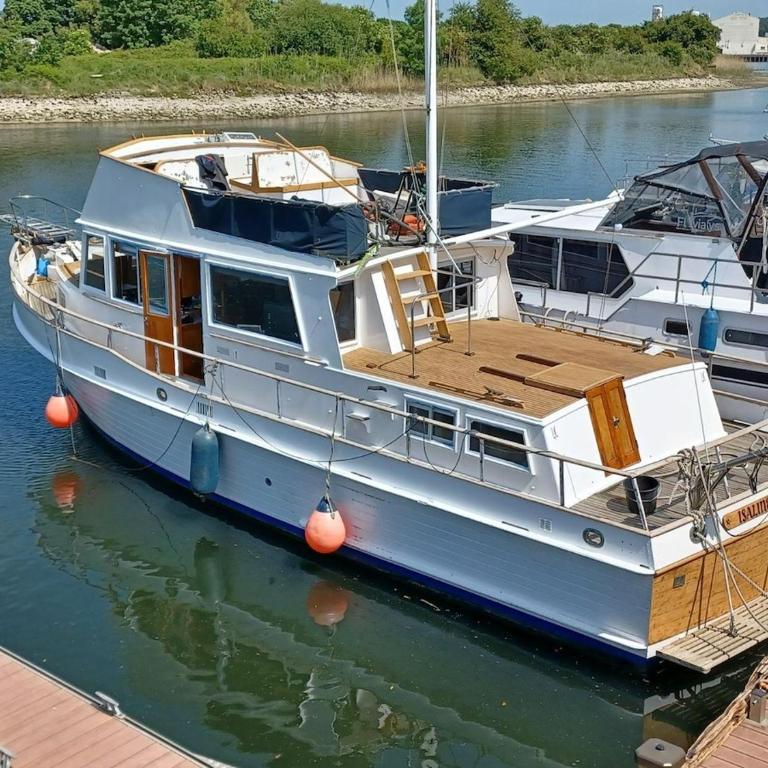 Nuit insolite a bord d un bateau - Mobile Home - 14