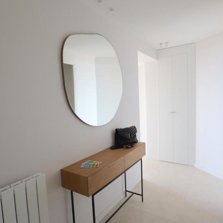 Luxury 2bedrms with SeaView CityCenter&Parking #4 - Appartement 2 Chambres avec Balcon et Vue sur la Mer - 17