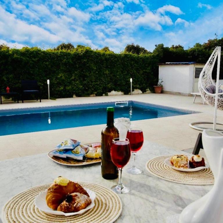 Libero House A Private Pool Oasis - One-Bedroom Villa - 5
