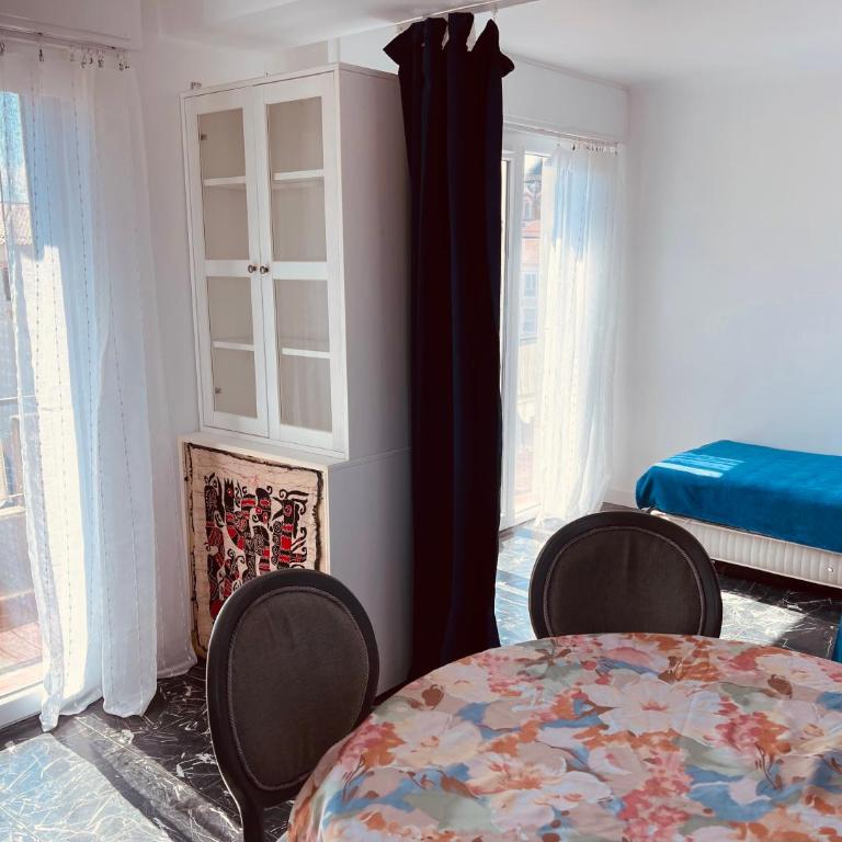 French Riviera centre ville plage port balcon panoramique et Clim - Apartment mit 2 Schlafzimmern - 10