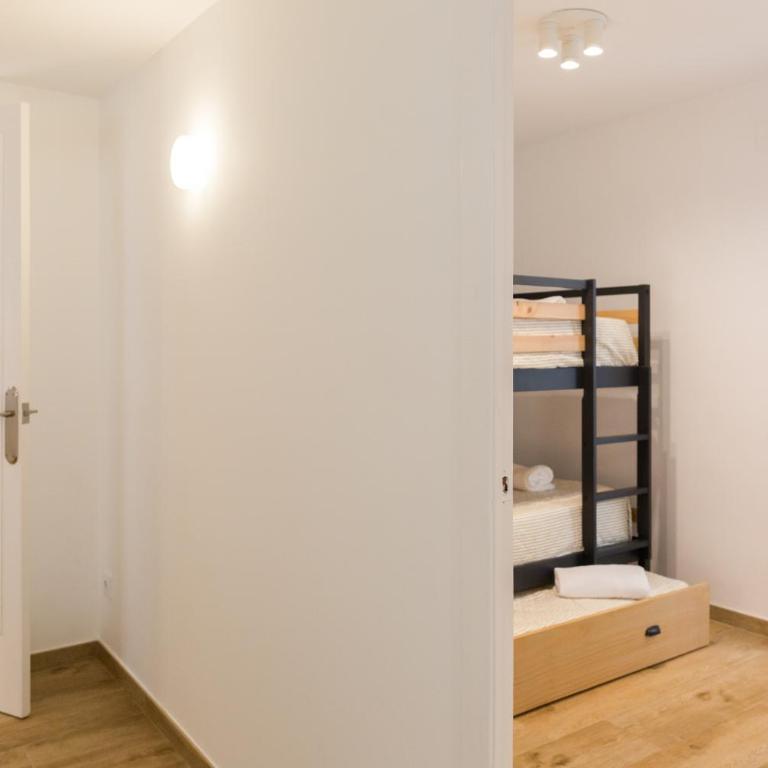 Apartamento con Piscina a 100 M de la playa - Apartamento de 3 dormitorios - 24
