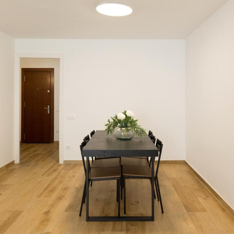Apartamento con Piscina a 100 M de la playa - Apartamento de 3 dormitorios - 2