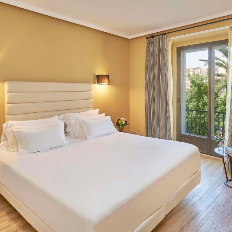 NH Collection Cáceres Palacio de Oquendo - Habitación Doble Superior con vistas - 1 o 2 camas - 1