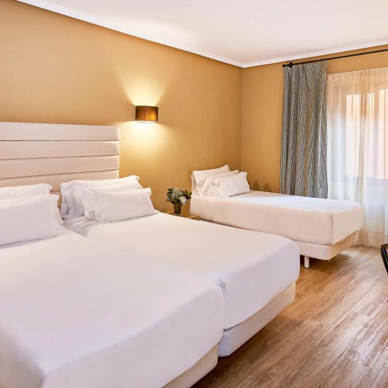 NH Collection Cáceres Palacio de Oquendo - Habitación Triple Superior - 3