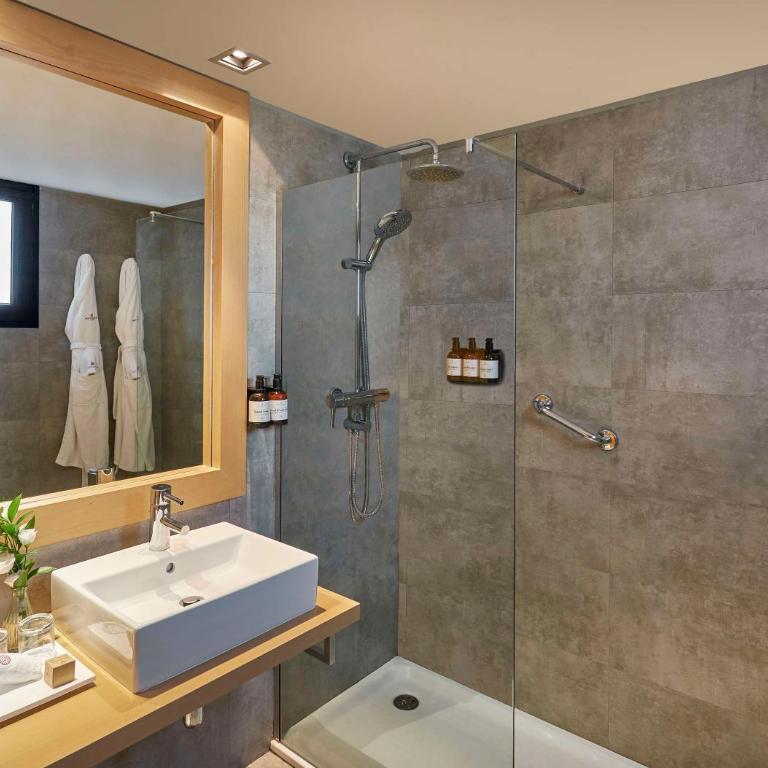 NH Collection Cáceres Palacio de Oquendo - Habitación Doble Superior - 1 o 2 camas - 1