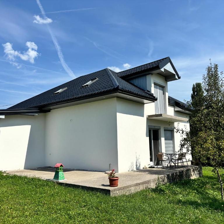 Peace Holiday Home - One-Bedroom House - 16