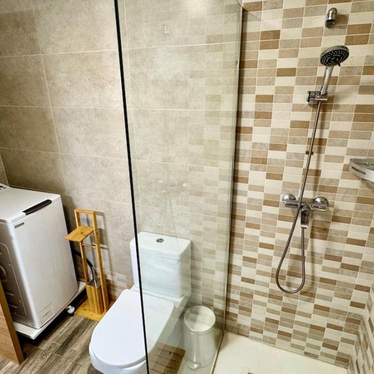 A 2 min de la playa Tren directo Nuevo y cómodo - Apartamento de 1 Dormitorio con balcón y vistas a la ciudad - 18