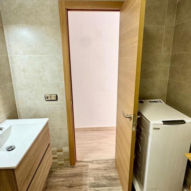 A 2 min de la playa Tren directo Nuevo y cómodo - Apartamento de 1 Dormitorio con balcón y vistas a la ciudad - 16