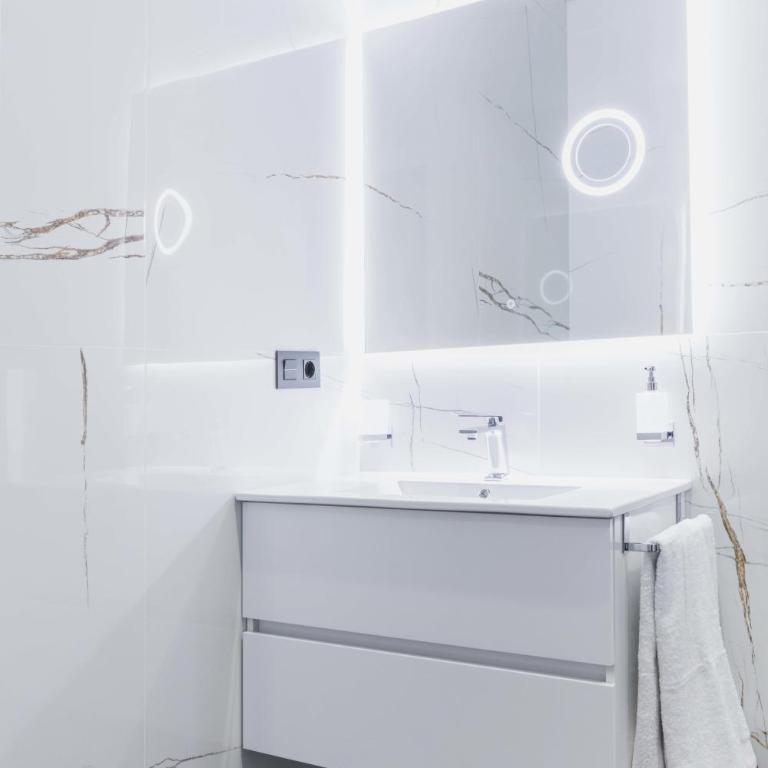 Un acogedor complejo compuesto de 5 apartamentos . - Apartamento de 1 dormitorio con terraza - 3