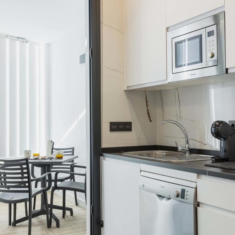Un acogedor complejo compuesto de 5 apartamentos . - Apartamento de 1 dormitorio con terraza - 5