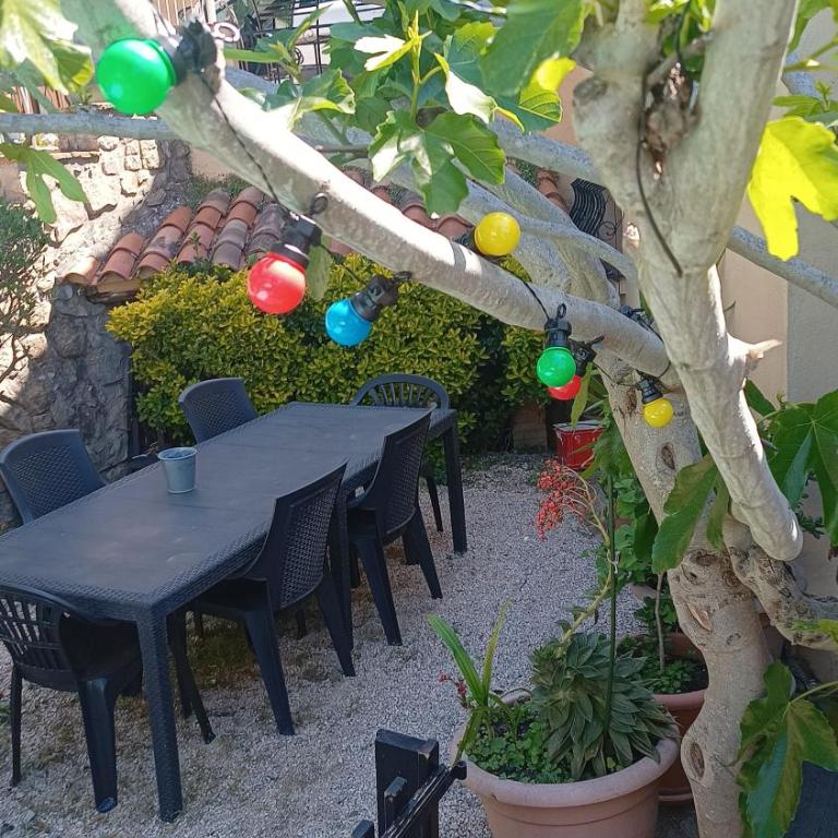 VILLA AVEC PISCINE A 400M DE LA PLAGE - Casa con 3 Camere da Letto - 4