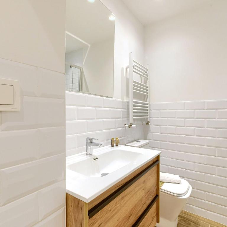 Old Town Carniceria Vieja by Next Stop Bilbao - Three-Bedroom Apartment - 15