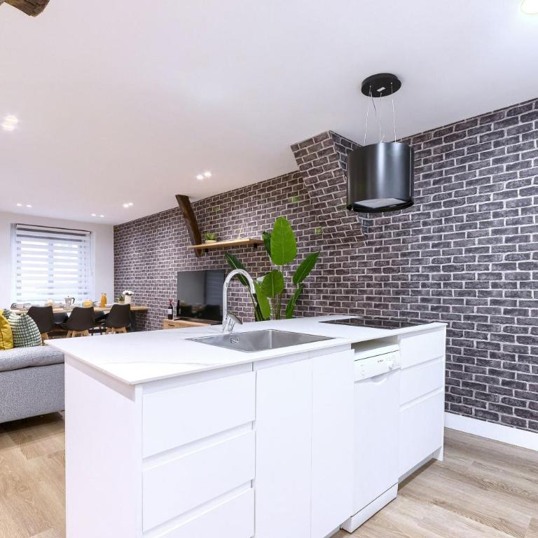 Old Town Carniceria Vieja by Next Stop Bilbao - Three-Bedroom Apartment - 28
