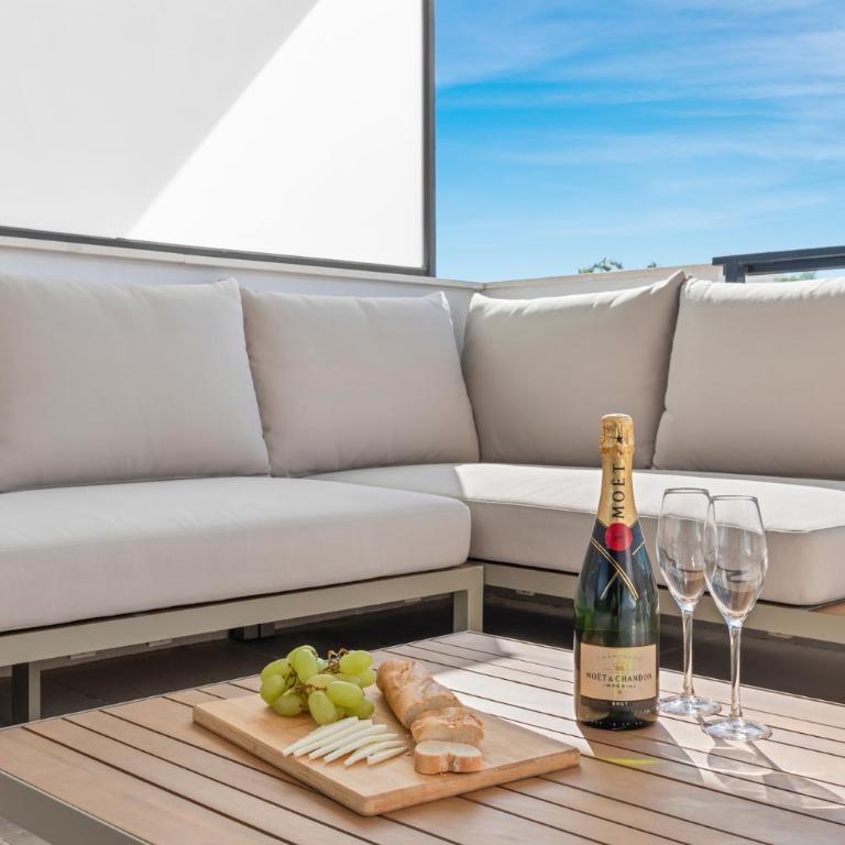 Aranya Garden View - Golf & Beach Escape - Two-Bedroom Apartment with Garden View - 12