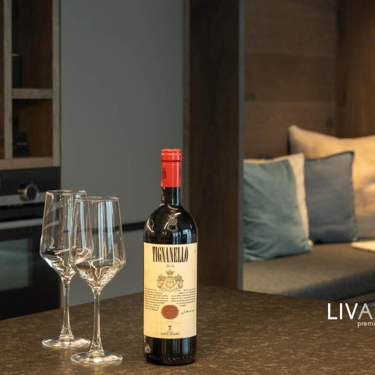 LIVALPIN Suite - Three-Bedroom Apartment with Balcony and Mountain View - 44
