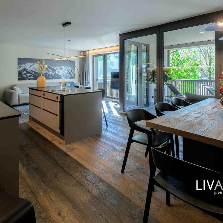 LIVALPIN Suite - Three-Bedroom Apartment with Balcony and Mountain View - 3