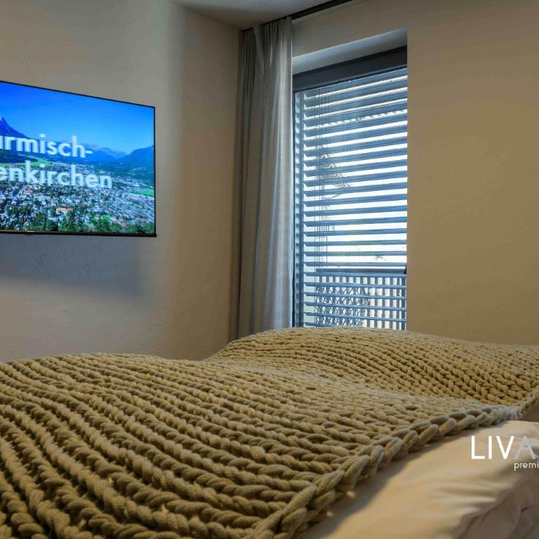 LIVALPIN Suite - Three-Bedroom Apartment with Balcony and Mountain View - 50