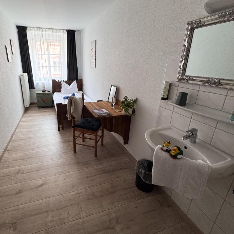 Werdenfelser Hof - Einzelzimmer mit Gemeinschaftsbad - 1